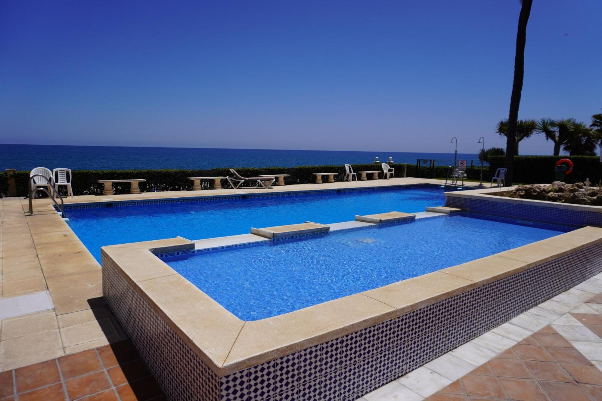Beach View Playa Del Moral Estepona Exterior photo